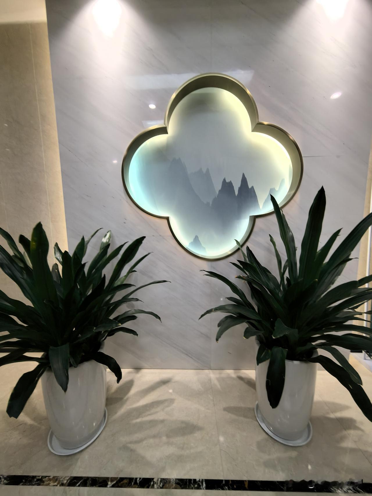 定价玄机与两个985研究生闲聊，说起食堂伙食，他们中午的餐费标准是8元，晚上