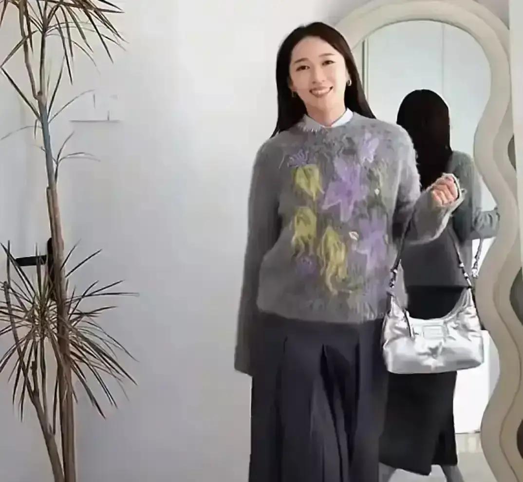 别再用“培养”这个词绑架优秀员工了。新东方最新财报里藏着一个关键数字：董宇