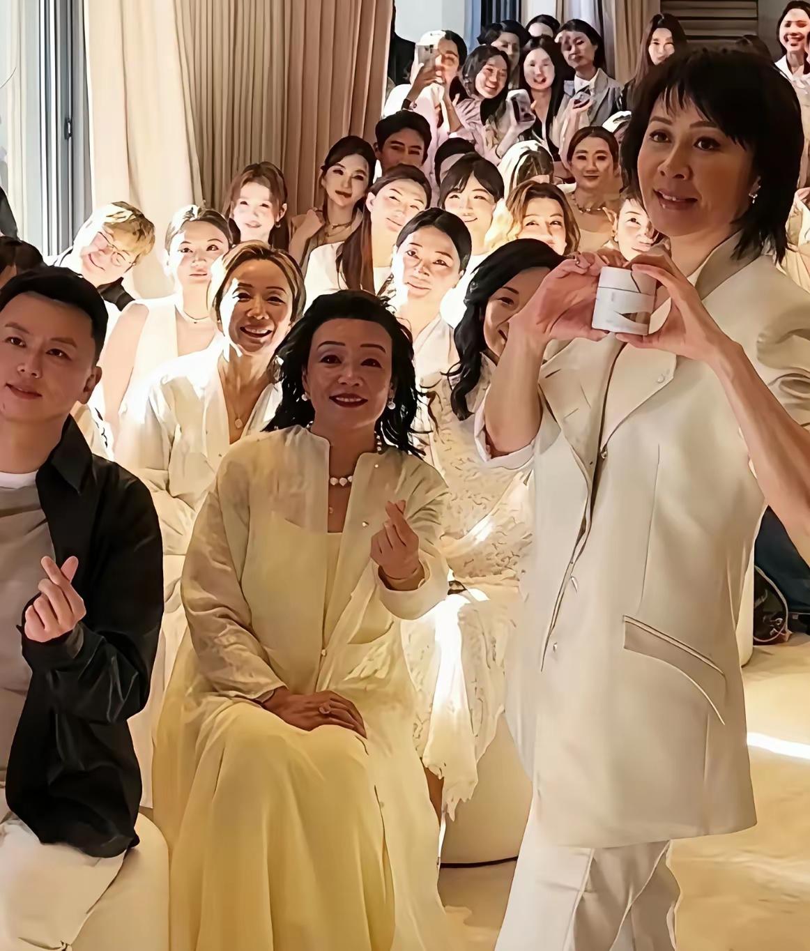 张兰这波操作，算是把“拎得清”刻进骨子里了。马筱梅带娃回京，愣是没见着张兰