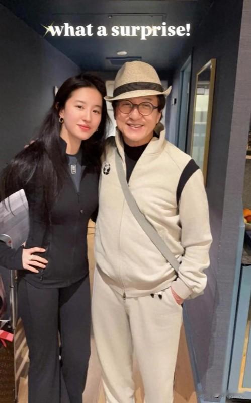 40岁的刘亦菲，穿瑜伽裤我服了，素颜出街我也服了，但最让我佩服的是—