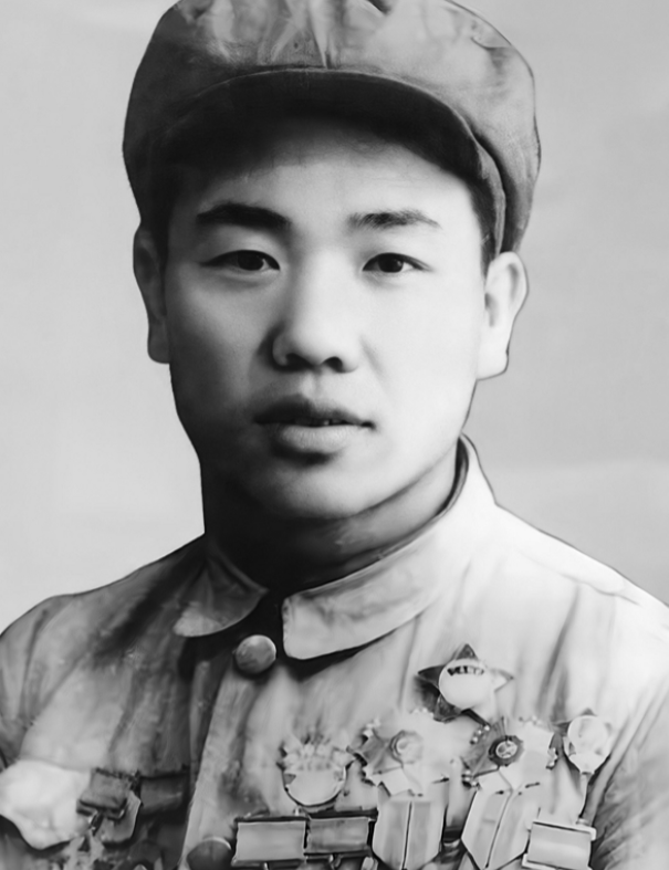 1950年，志愿军排长郭忠田公然无视上级命令，不仅弃守高地，还故意放走美军坦克，