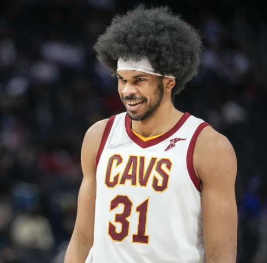 NBA季后赛，骑士中锋阿伦在训练结束后接受了采访。当被问及是否想要扭转外界对自