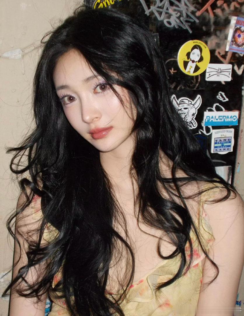 🥭《灼灼烈日》8月福建、安徽开机主演：毕雯珺、周洁琼帅哥美女的现偶剧终于来了