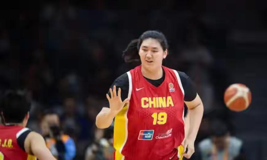 宫鲁鸣不知怎么选材的，中国女篮33分惨败给美国，还算正常。但这投球水准，根本不