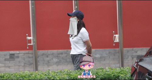 陈好疑似怀四胎八卦媒体拍到陈好头戴帽子，面戴防晒口罩，来学校门口接受伤的儿子放学
