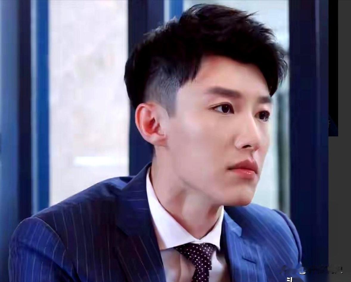 演员代旭，有个泰山级的岳父。北京人艺的国家一级演员，人脉铺到什么地步，圈里人都懂