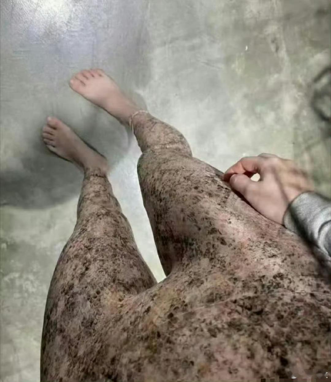 闺蜜花400元买了条裤子，大家觉得这裤子如何？？