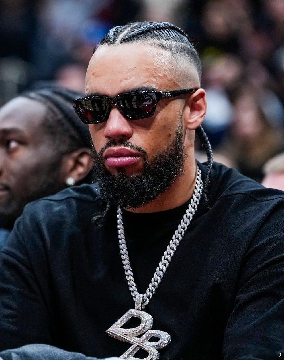 据报道，狄龙布鲁克斯7周之前因超速被警察拦下，面临两项轻罪指控，并已经安排在4月