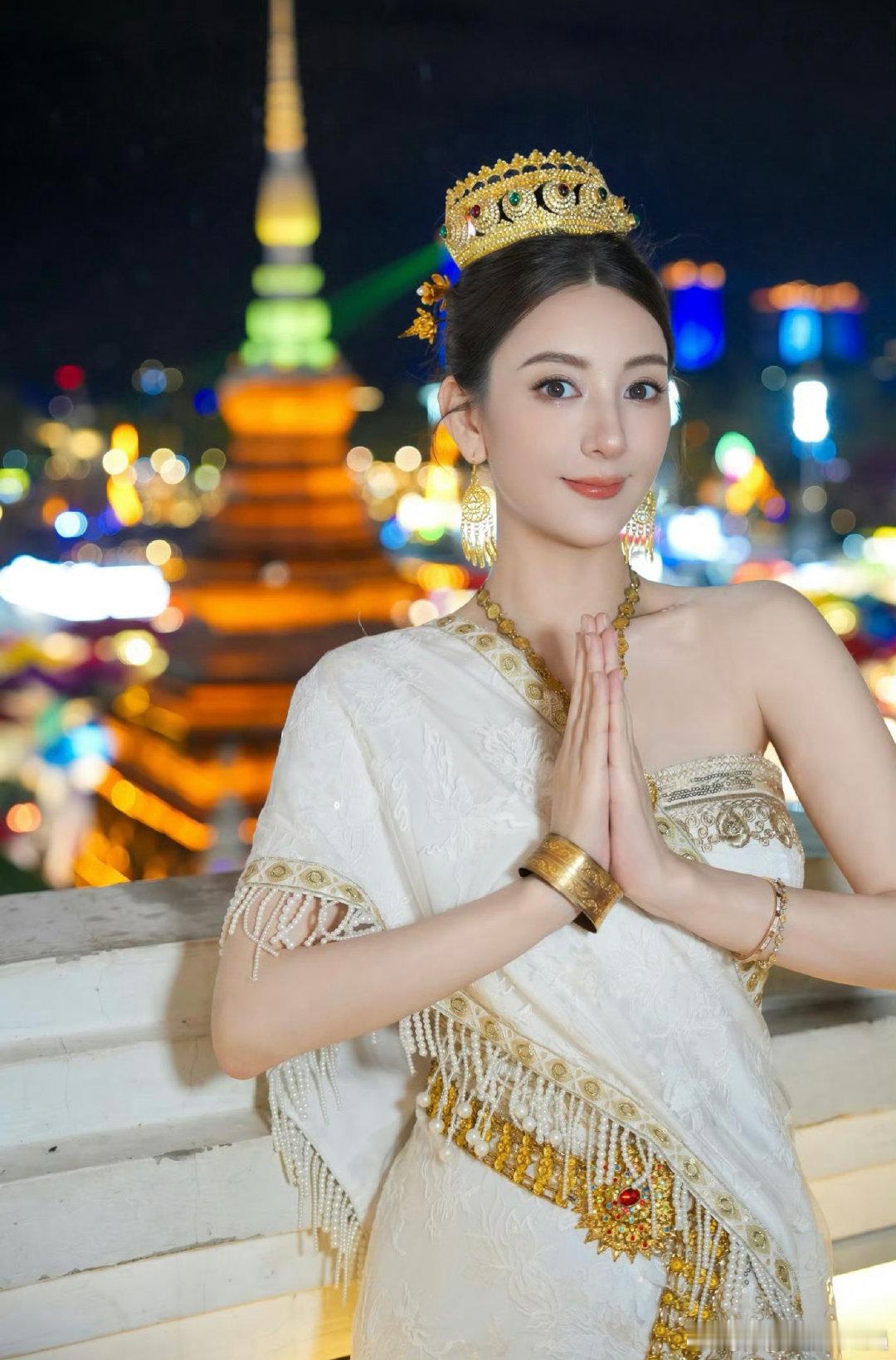 方媛晒西双版纳写真照方媛三胎后状态也太绝了！?每一张照片都在说：拥抱新身份，也