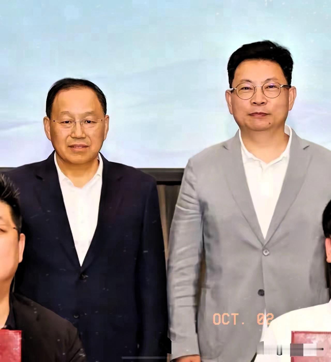 我是重庆人，我支持把张家父子踢出局，原因很简单，他们把重庆人的脸丢尽了。当