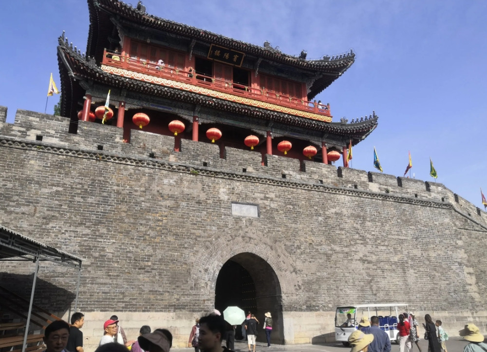 襄阳古城与荆州古城之对比。五一期间游览了荆州古城，发觉荆州古城和襄阳古城颇为相
