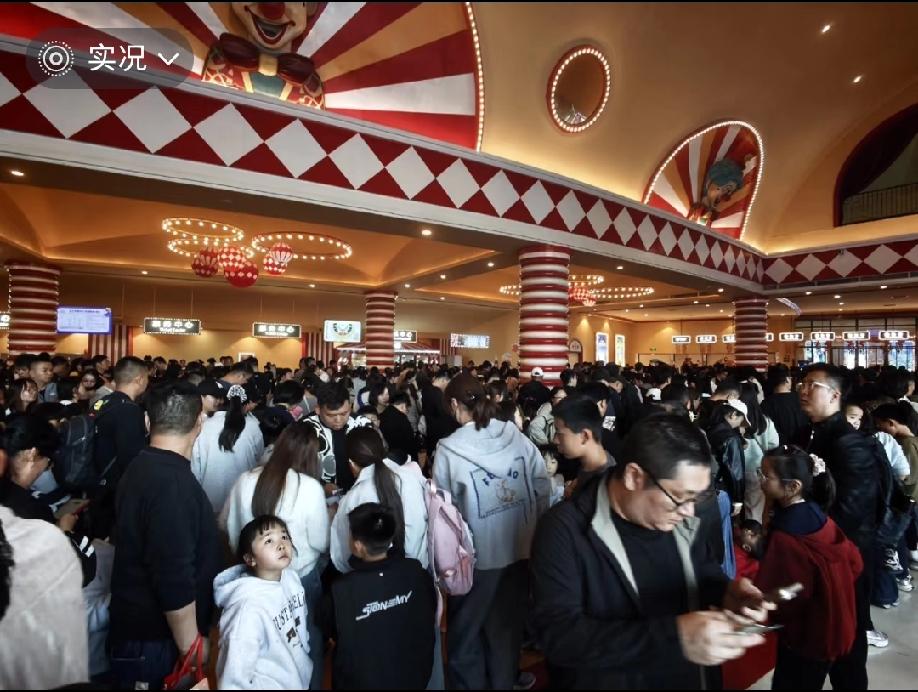 4月1日，浙江湖州。某知名旅游景点内的一个酒店，江苏网友吐槽:办理酒店入住就花去