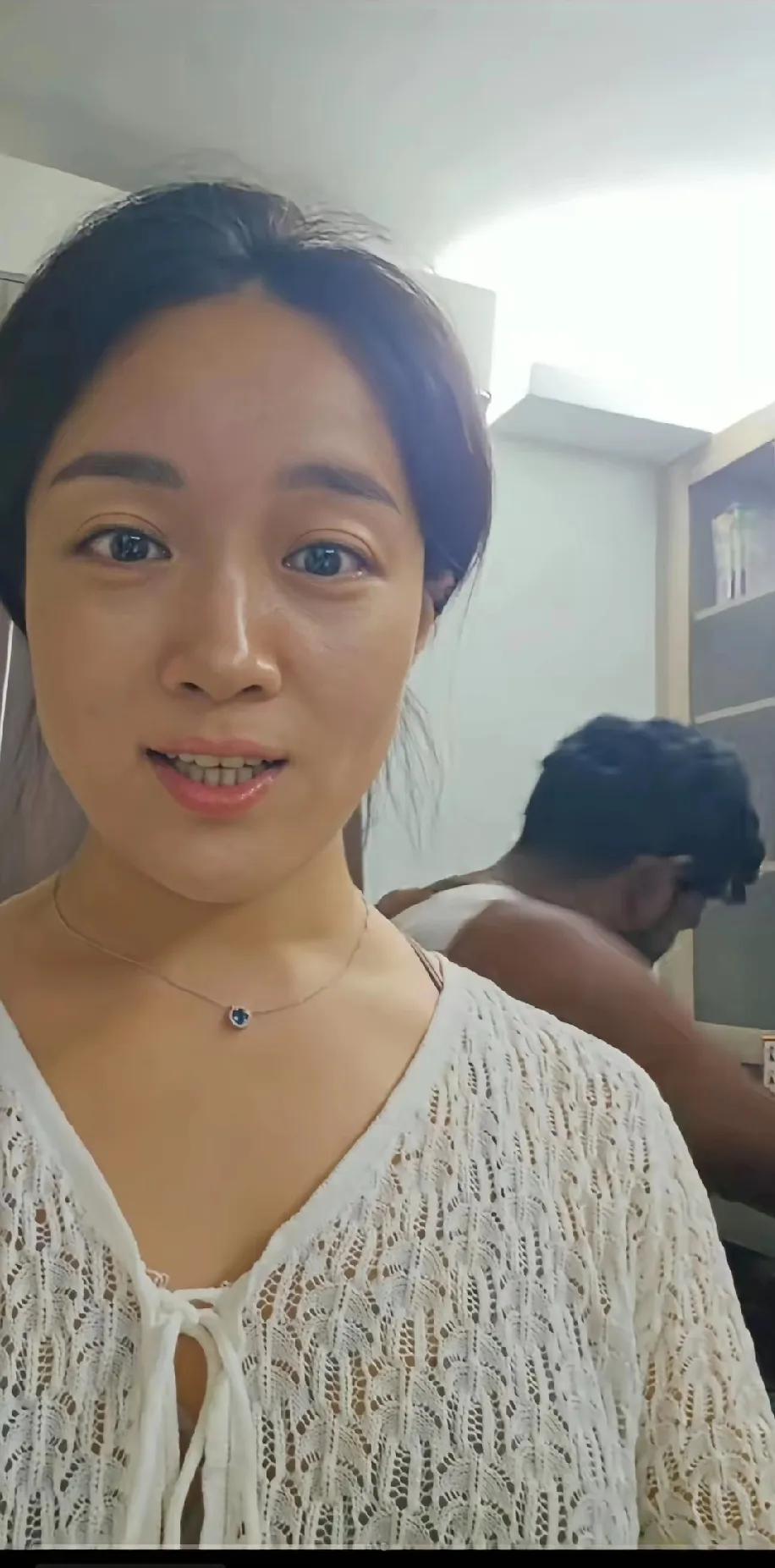 莫轻易评判他人“跨国恋”之选今儿唠唠那位和印度男士生活、网上分享日常的女士