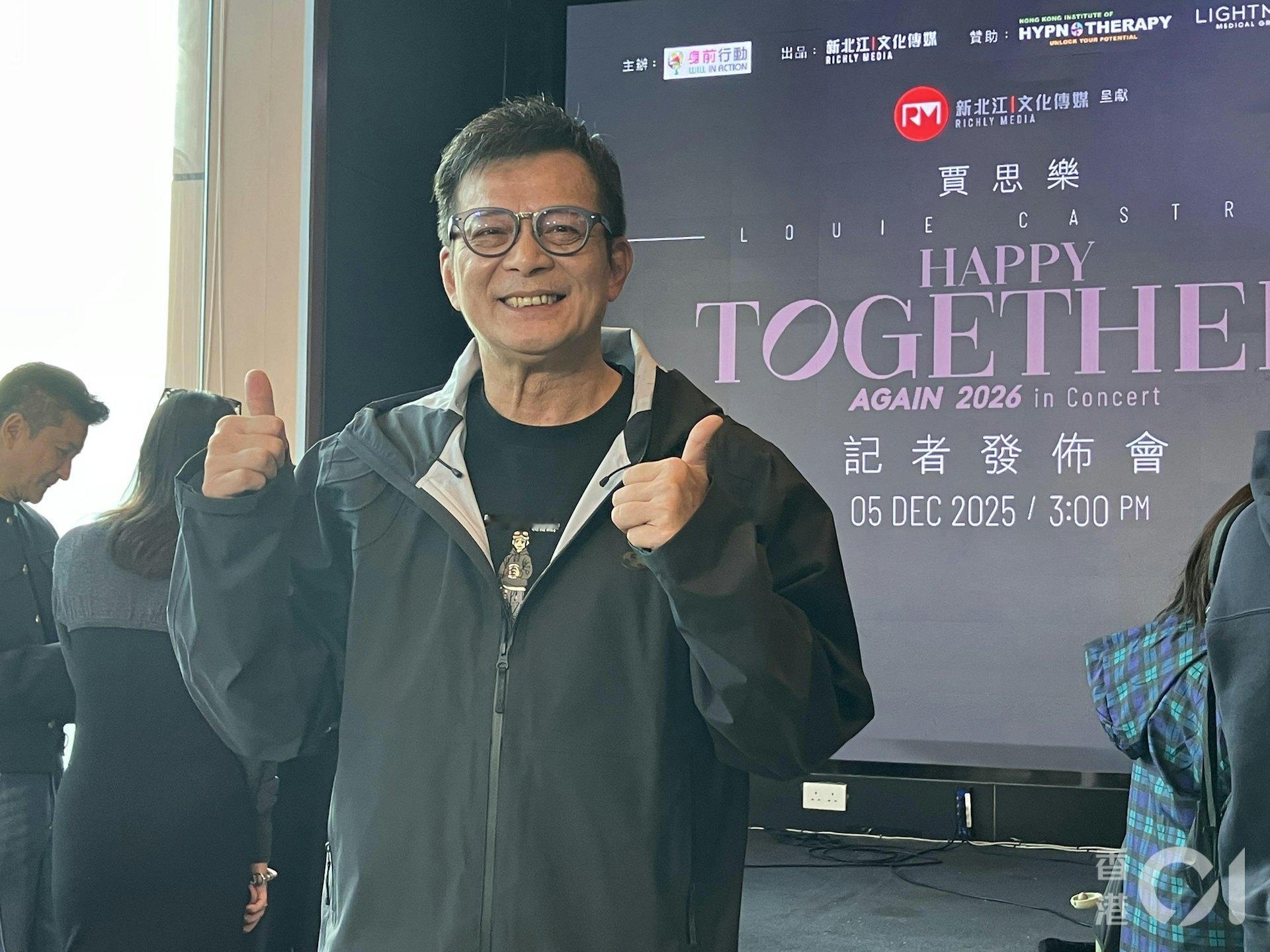 64岁的黄日华是80年代无线（TVB）“五虎将”之一，出演过无数作品，尤