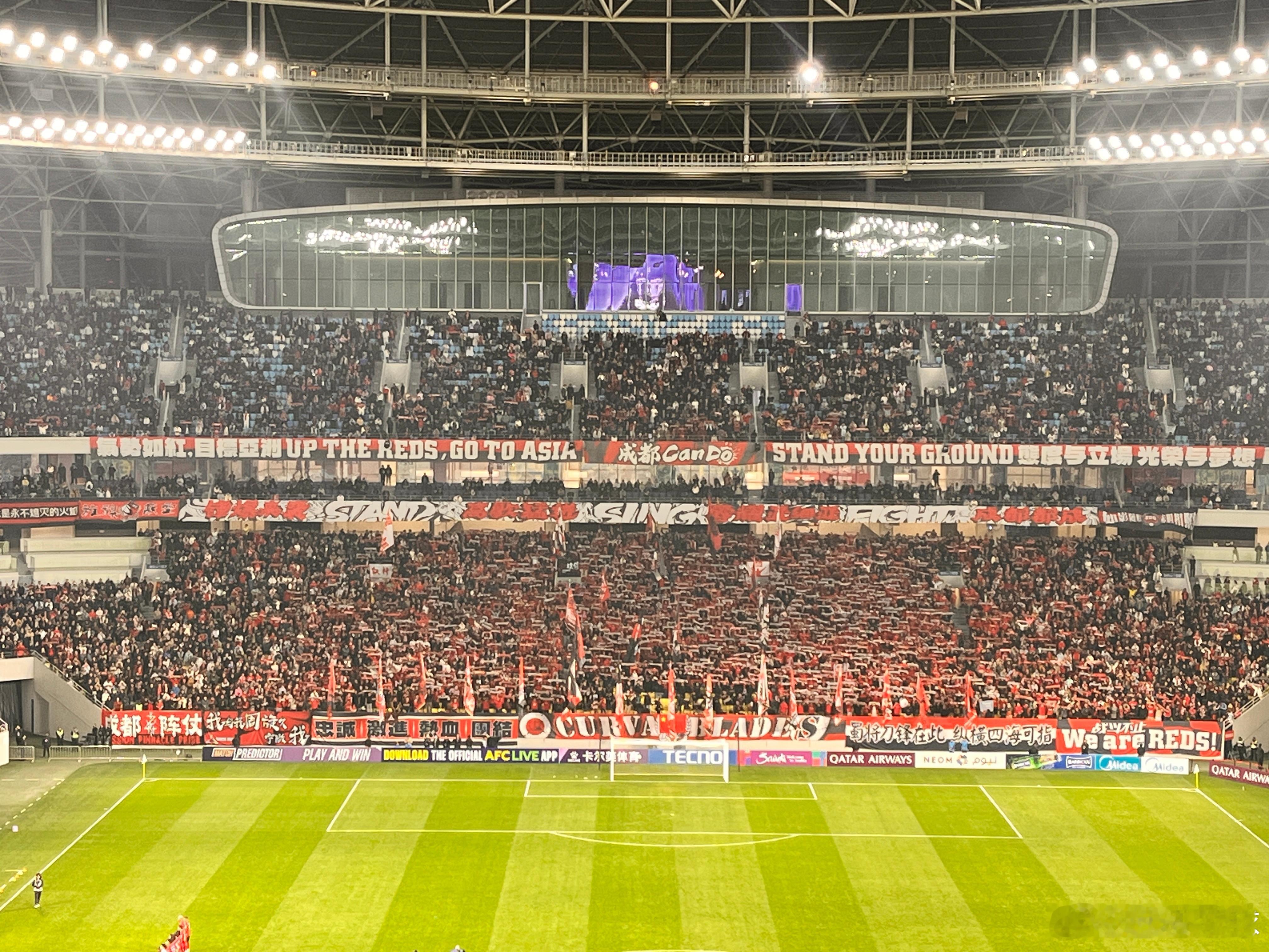 2022赛季，成都蓉城升上中超第一个赛季，开局两连败，八轮不胜。那个时候质疑声也