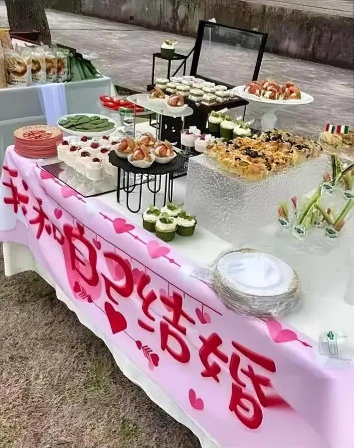 最近出个事儿真给我看愣了一群女生办活动最后闹得这么难看，你敢信吗？就