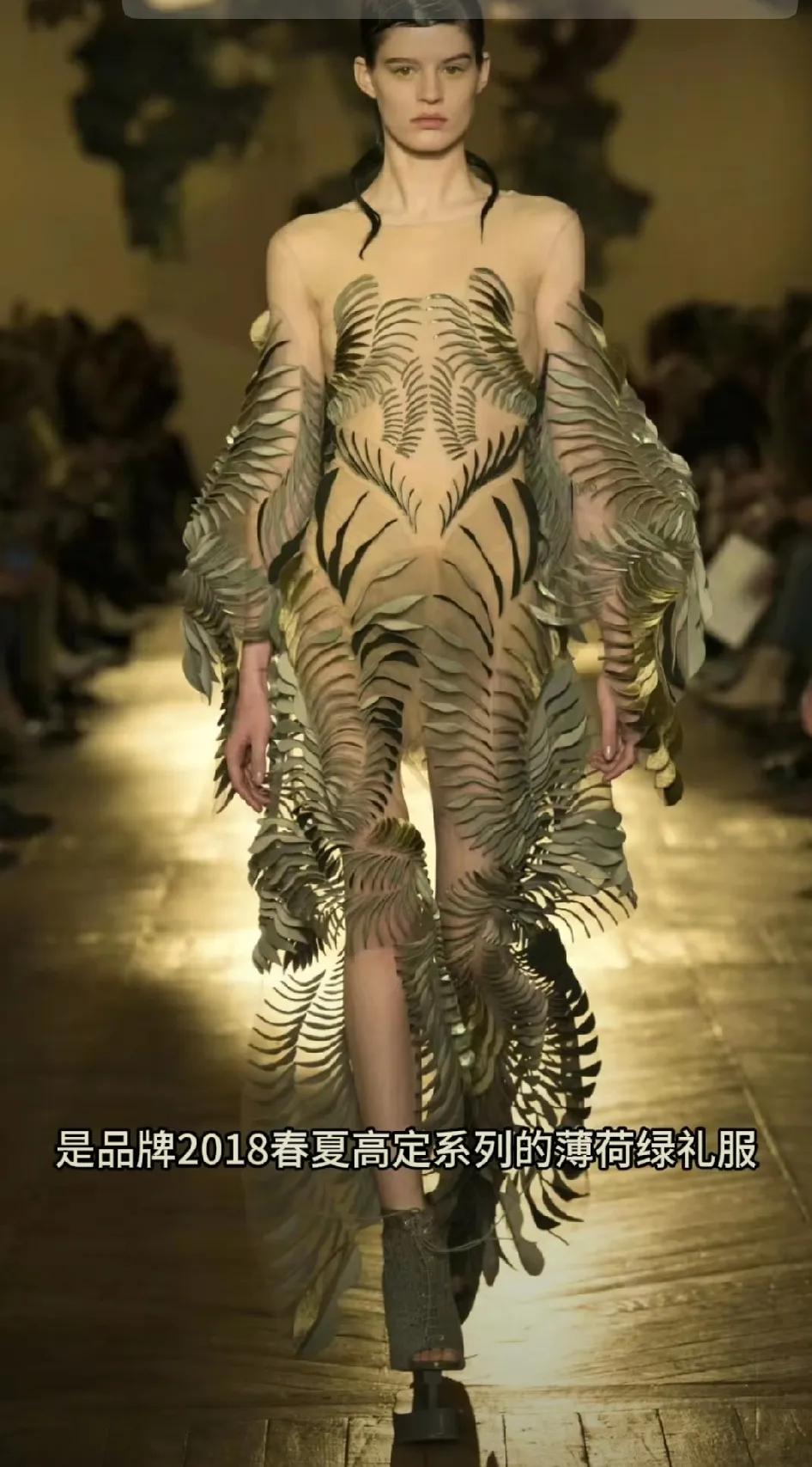 果然衣服的完成度是看脸的！Angelababy生动的诠释了“时尚完成度看脸