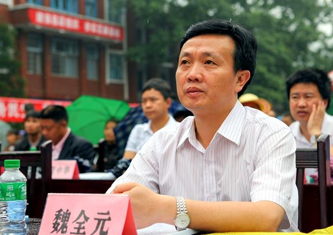 实在搞不懂他到底贪图什么？身为正处级干部，薪资待遇、社会地位样样不缺，看完魏