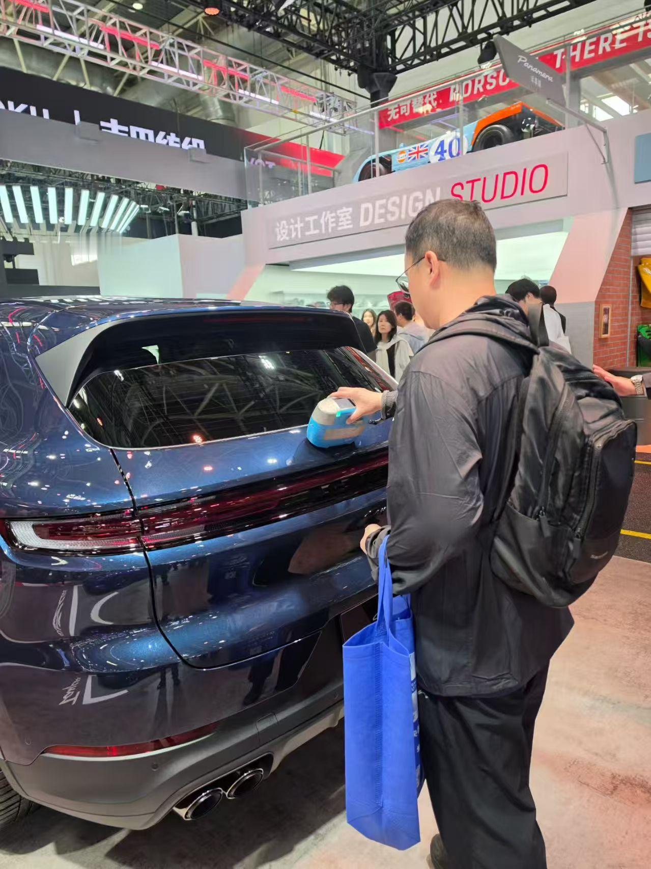 别紧着一家薅啊，别不正经说车保时捷