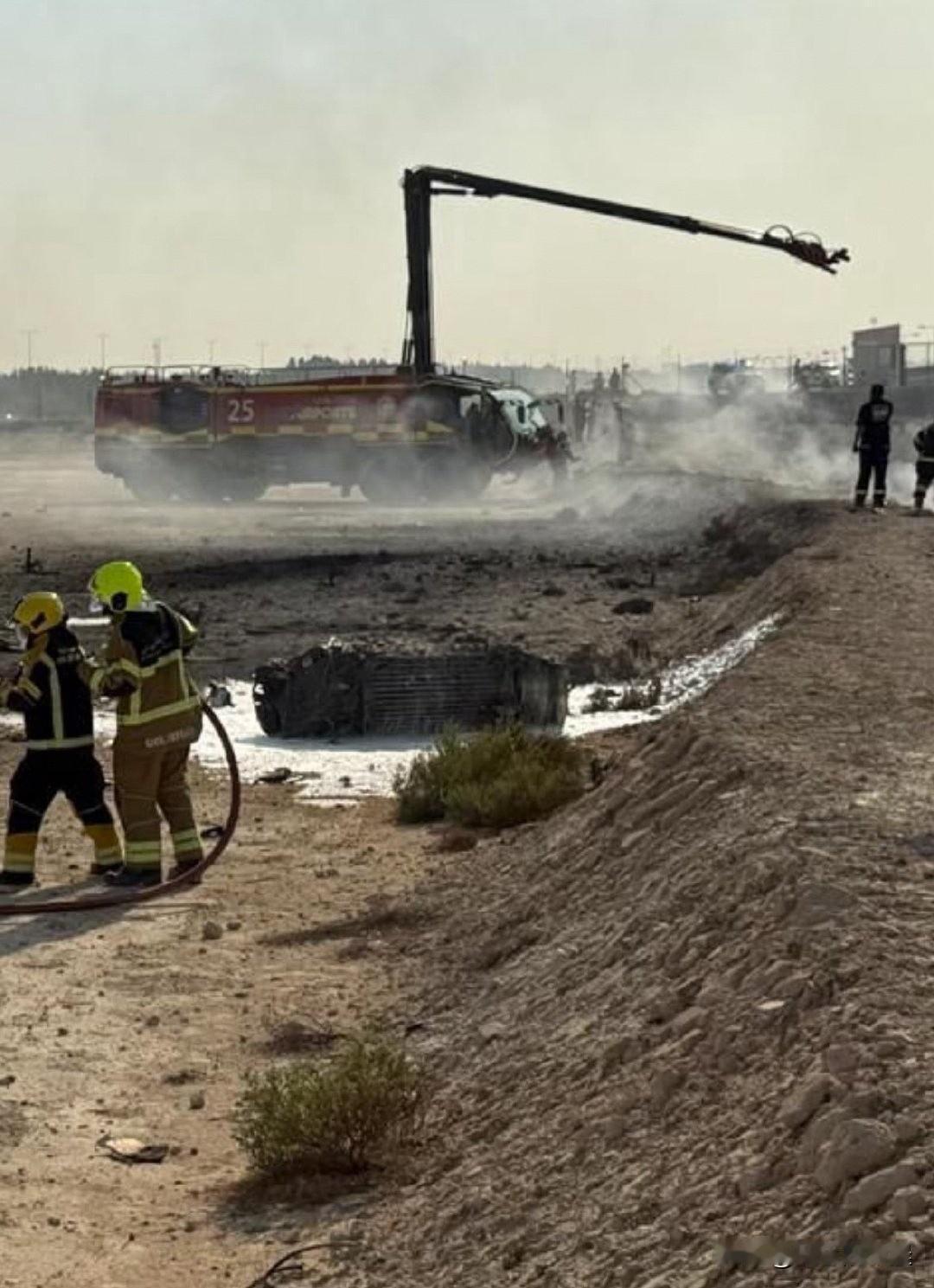 印度光辉战机坠毁引热议：机身碎成渣，美国发动机成唯一“幸存者”！印度航展上
