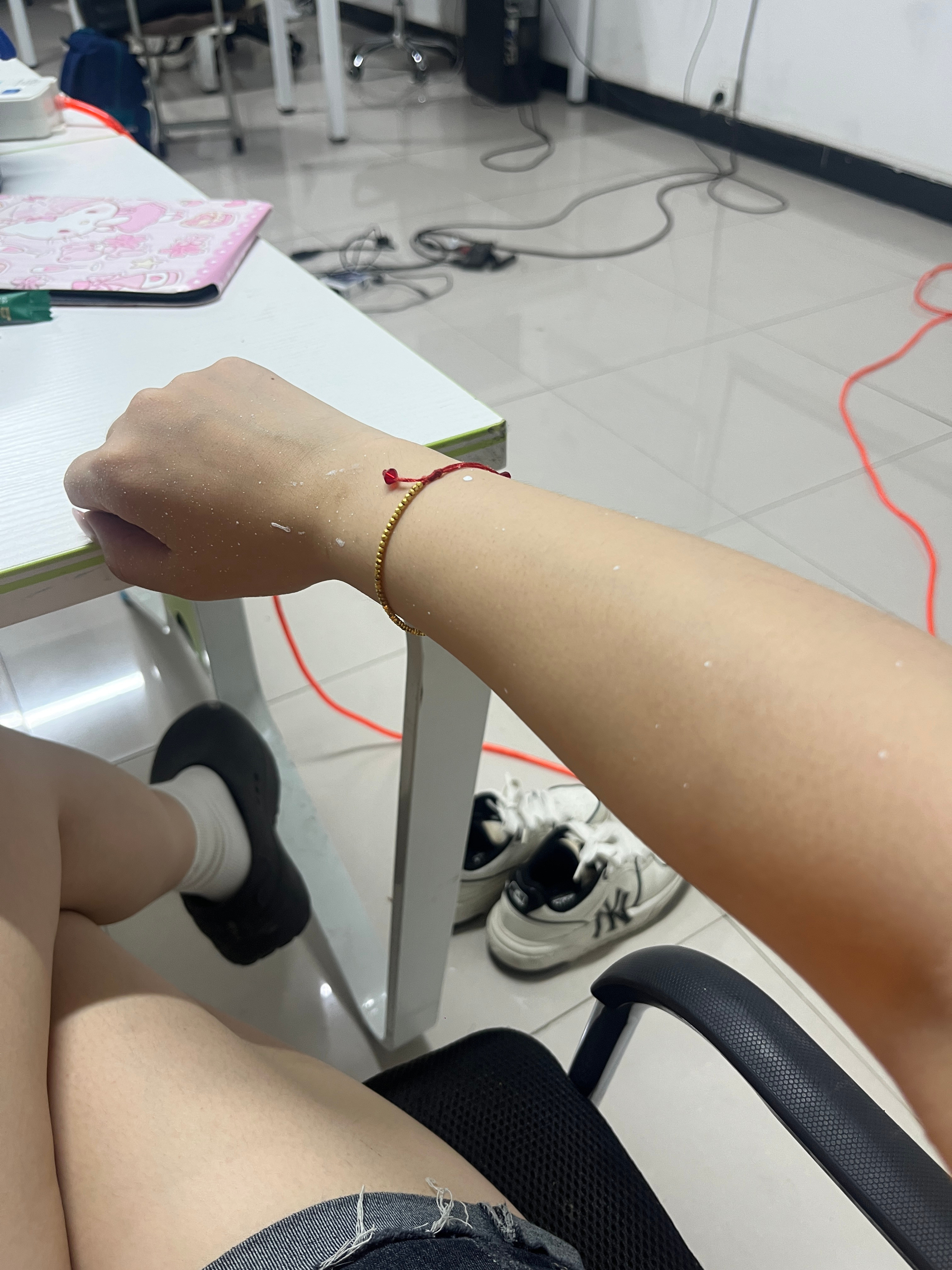 今天又挣八十花吧上上班刷上墙了真是没招了​​​
