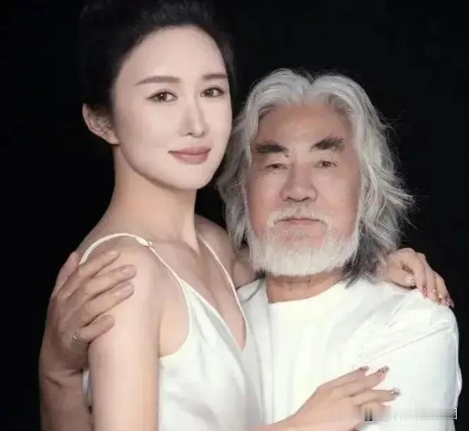 张纪中格局小了据悉，近期张纪中在网上发布为1岁女儿庆贺生日的视频，评论区出现