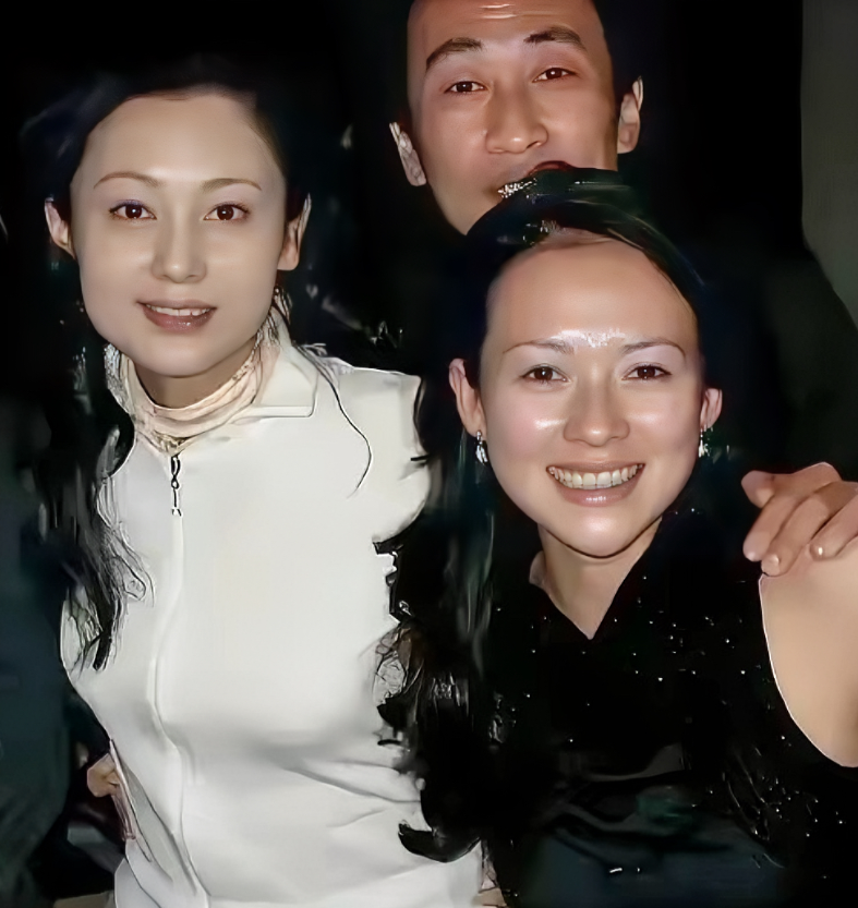 章子怡，164cm，和她合影的美女是谁啊！怎么长的比章子怡还美啊！这五官这皮肤，