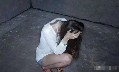 “这竟然算防卫过当！”重庆，49岁醉酒男子和41岁失足女在出租屋交易时，男