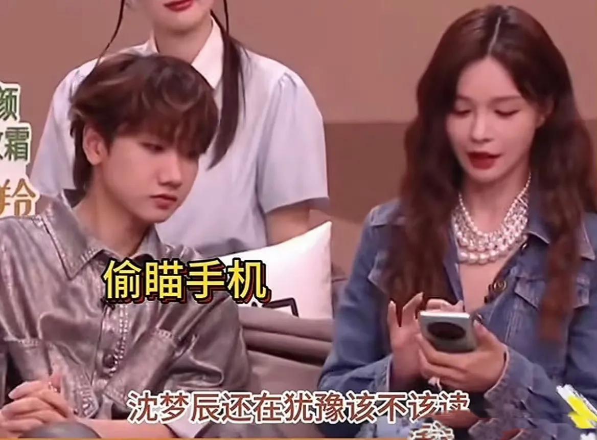 沈梦辰“反应”背后，马嘉祺心理强大尽显在《歌手2025》的舞台上，马嘉祺翻唱