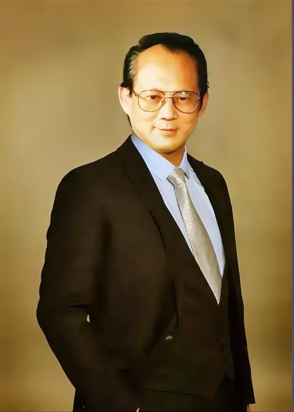 “美国条件更好，带着你的孩子移民美国吧！”这是我国医学专家吴天一前往美国与家人团