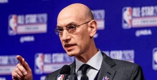 亚当.肖华确实“坐不住了”！湖人被雷霆碾压到0-3，不是简单输球，是NBA商业基