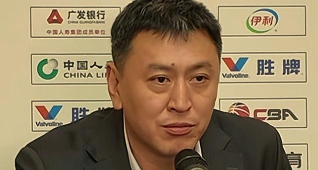 上赛季还打进季后赛的同曦青年军，换帅后怎么就直接俯冲联赛倒数了？这背后管理层一系