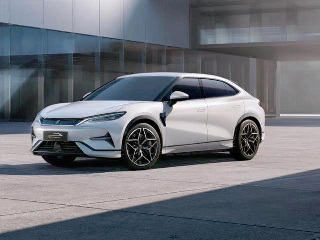 国内动力电池主流以磷酸铁锂电池、三元锂电池、钠离子电池、固态电池等为主。磷酸