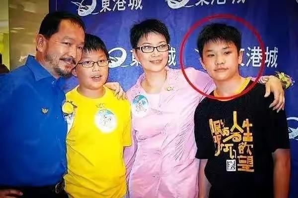 廖启智“智叔”的遗孀去世，好奇查了一下他的家庭情况，不查不知道，一查真心太意外了