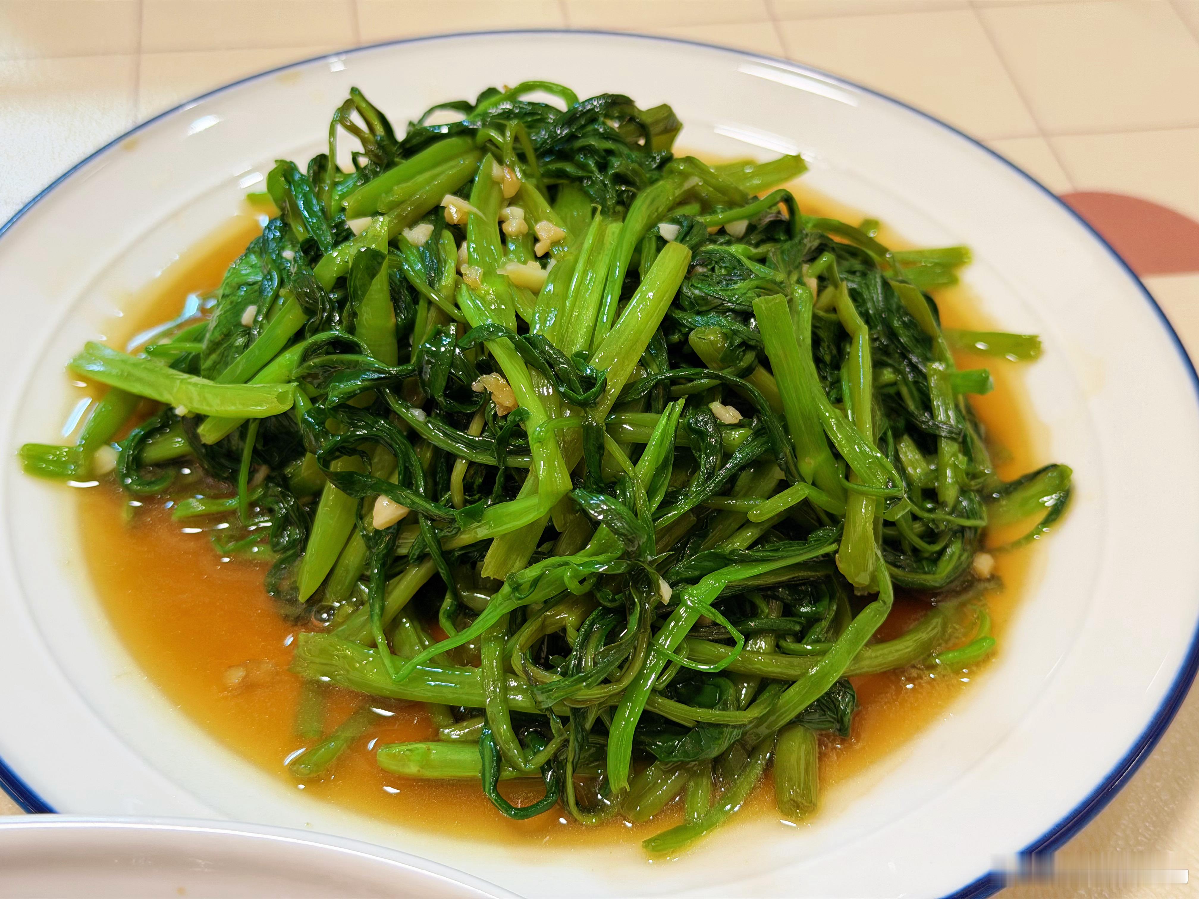 厨艺大比拼，图一我做的，图二我对象做的，哪个更有食欲一目了然