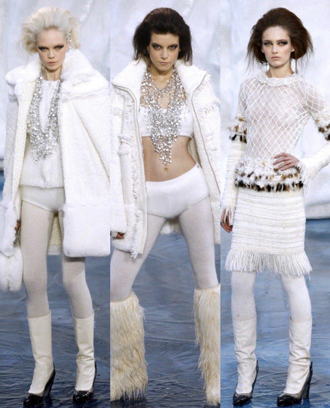 经典大秀｜ChanelFall2010香奈儿2010秋冬高级成衣系列是卡尔·
