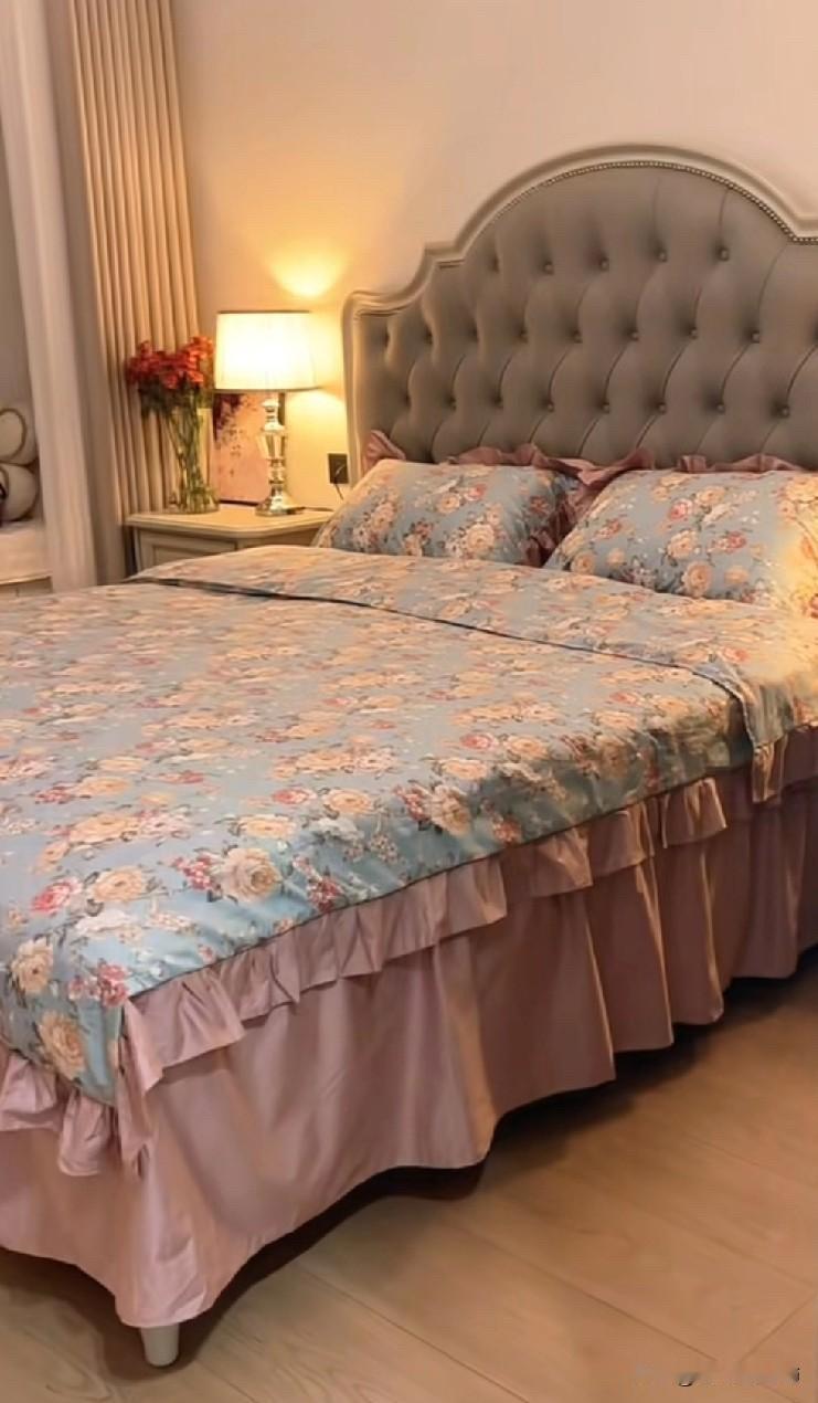 老公每次放假半夜从外地回来，我都特别心疼他，只要他开心我都会顺着他，本来异