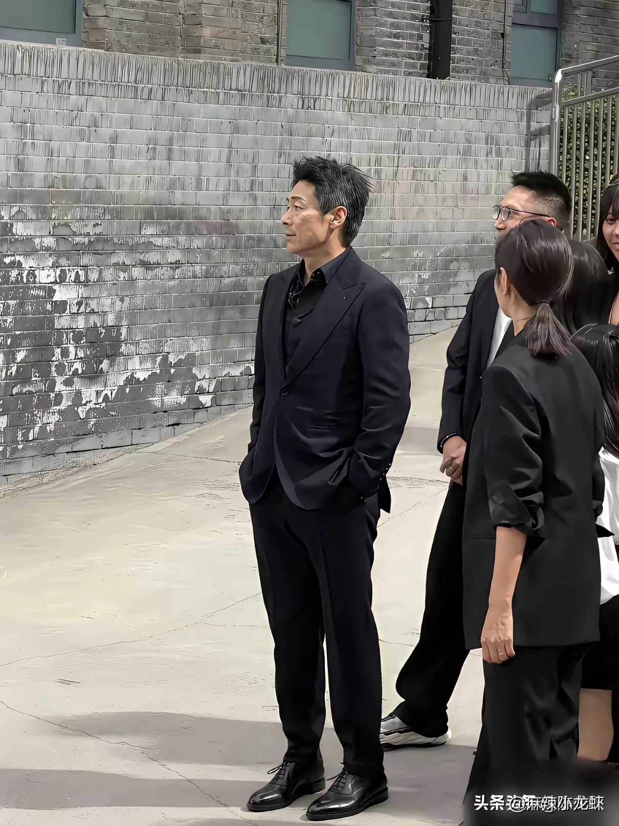 明人不说暗话，差点以为他是普通人！