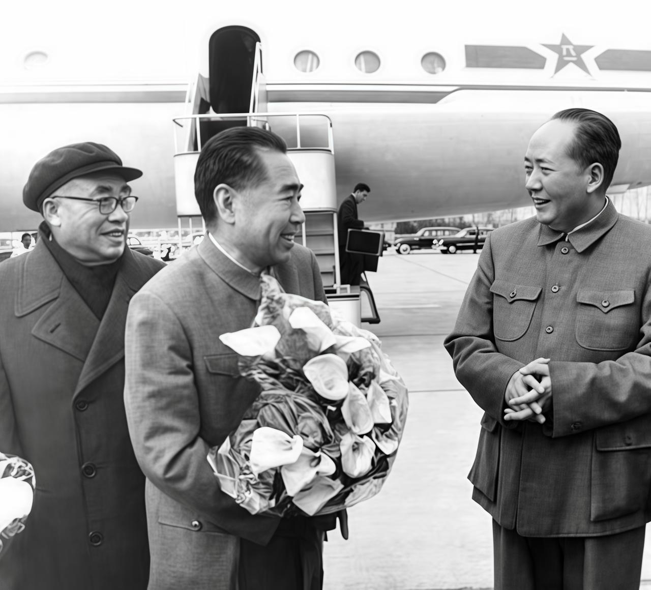 我不迷信，更不是玄学爱好者，但我始终认为：1976年是中国近代史上最诡异的一年，