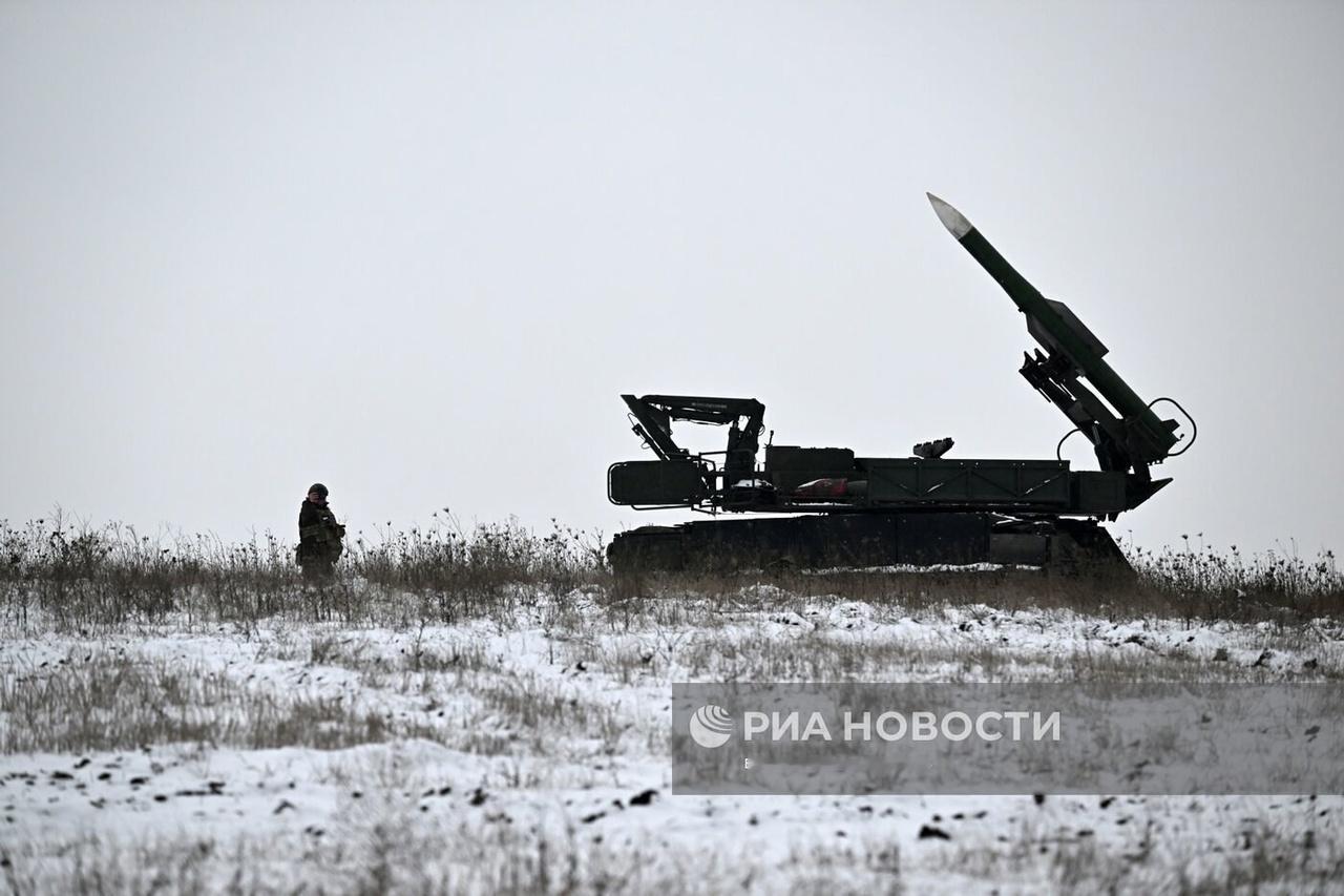 顿涅茨克地区的中央集群“山毛榉”(9K317“Buk-M2”)防空导弹系统。