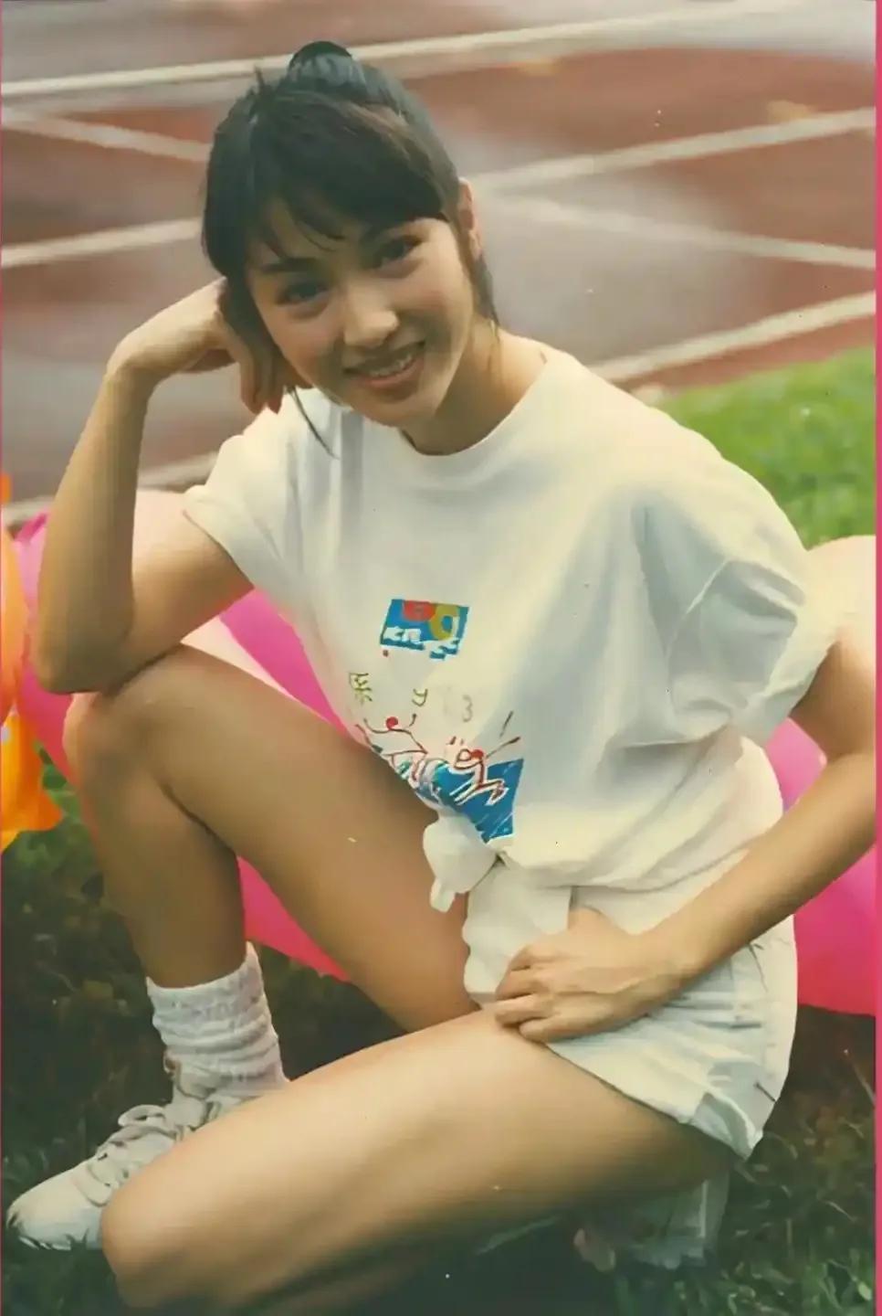 20岁的黎姿，30岁的黎姿，50岁的黎姿，果然女人的颜值巅峰是30岁[哭哭]