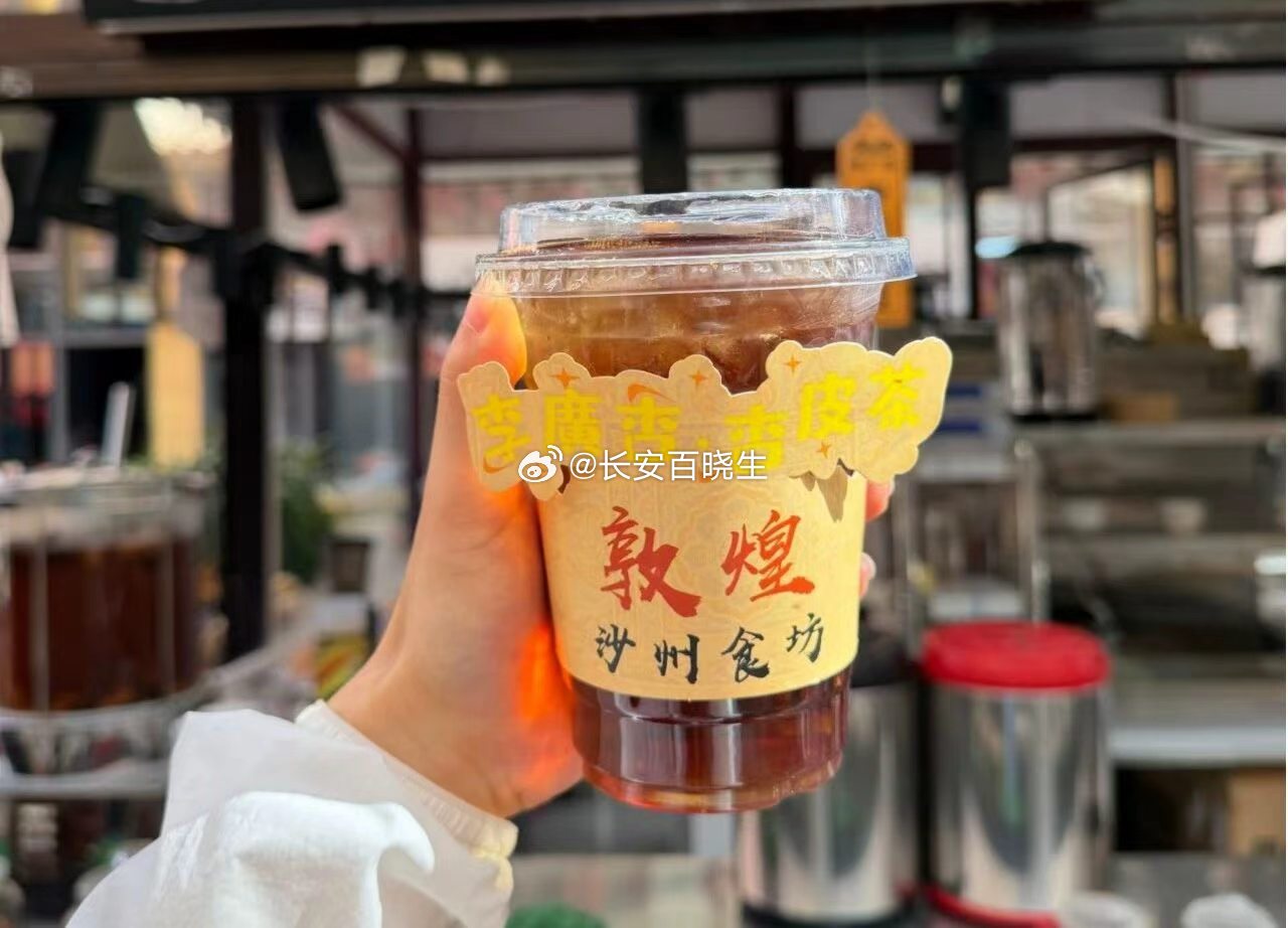 用一场奔跑读懂双面敦煌当你真正走进敦煌就会发现：千年的风沙从未掩住它的烟火，厚重
