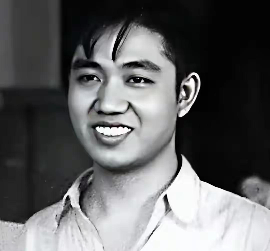 1948年9月30日，上海提篮桥监狱的刑场阴风刺骨，24岁的王孝和面对枪口，突然