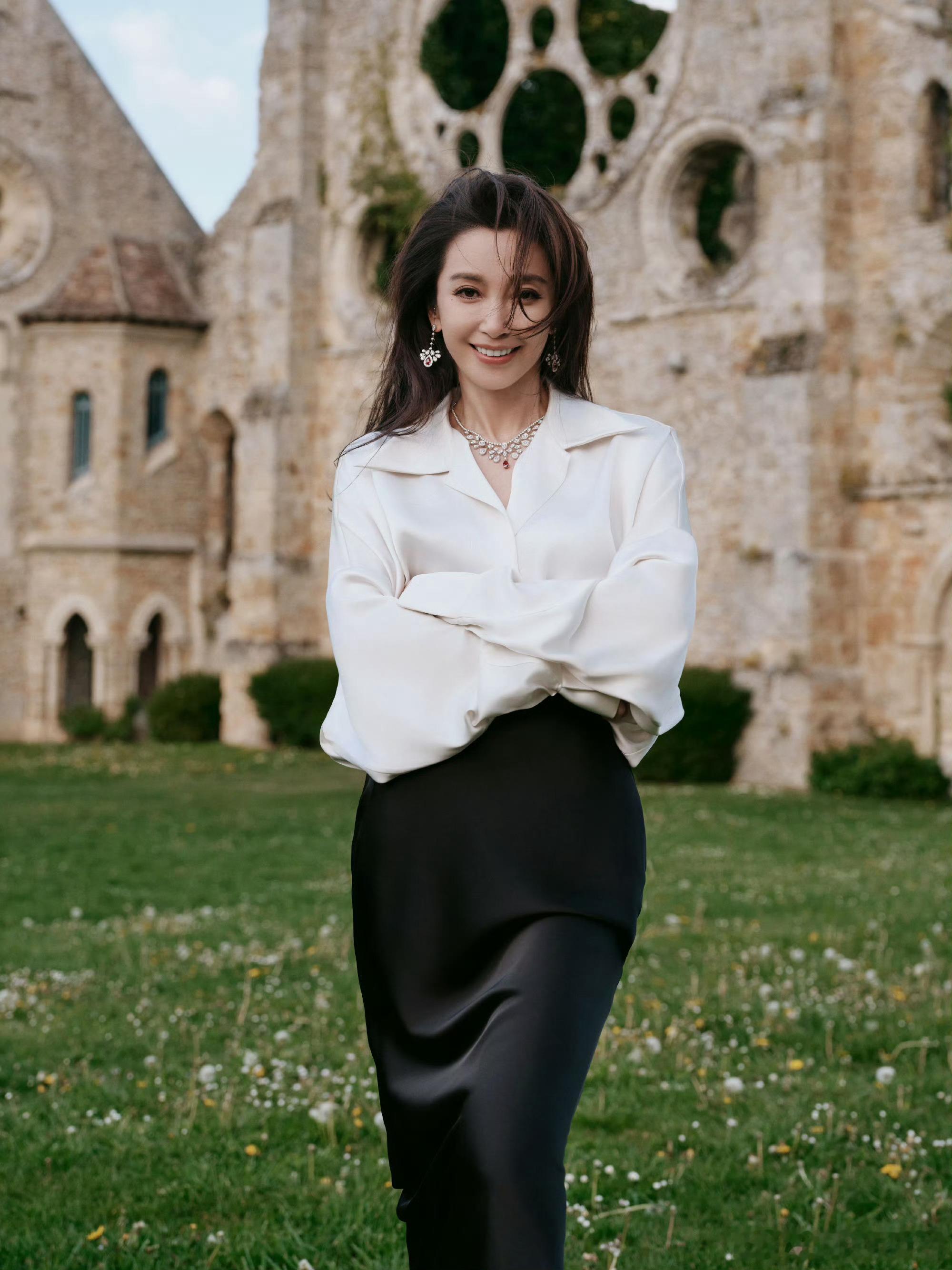 你莲从巴黎传来明信片，尚美巴黎全球代言人我来啦📢