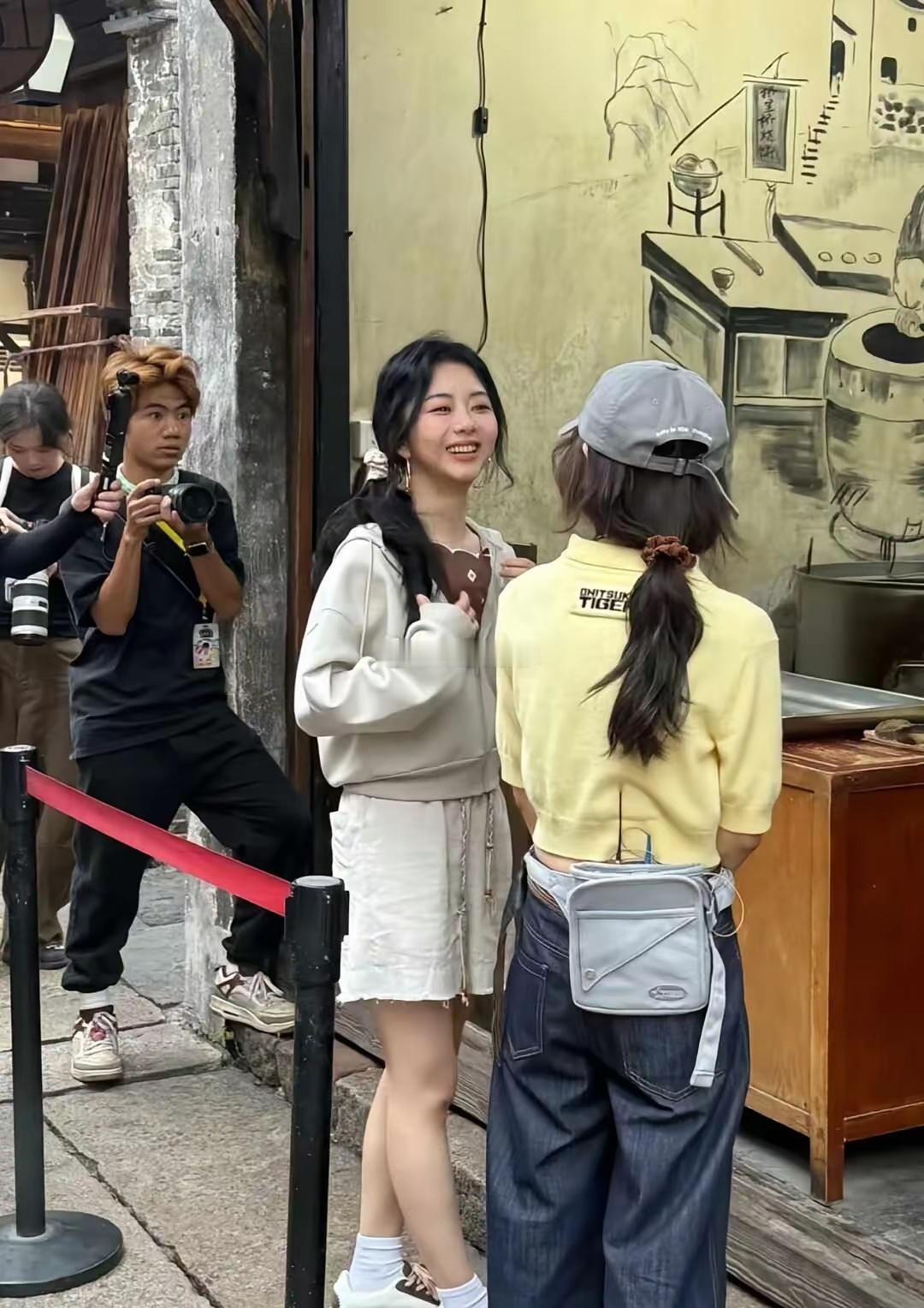 谭松韵线下怎这么恐怖......到谭松韵姐的路人视角真美我一个大跟头!​​​