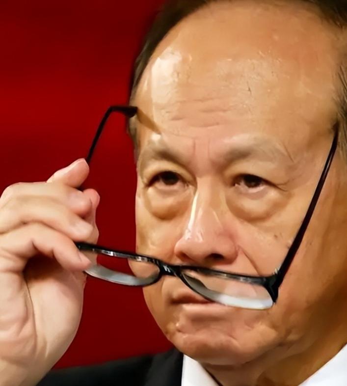 中国不挽留，美国不收留，被夹在中间的李嘉诚，终于玩不转了！大公报四次三番喊话，被