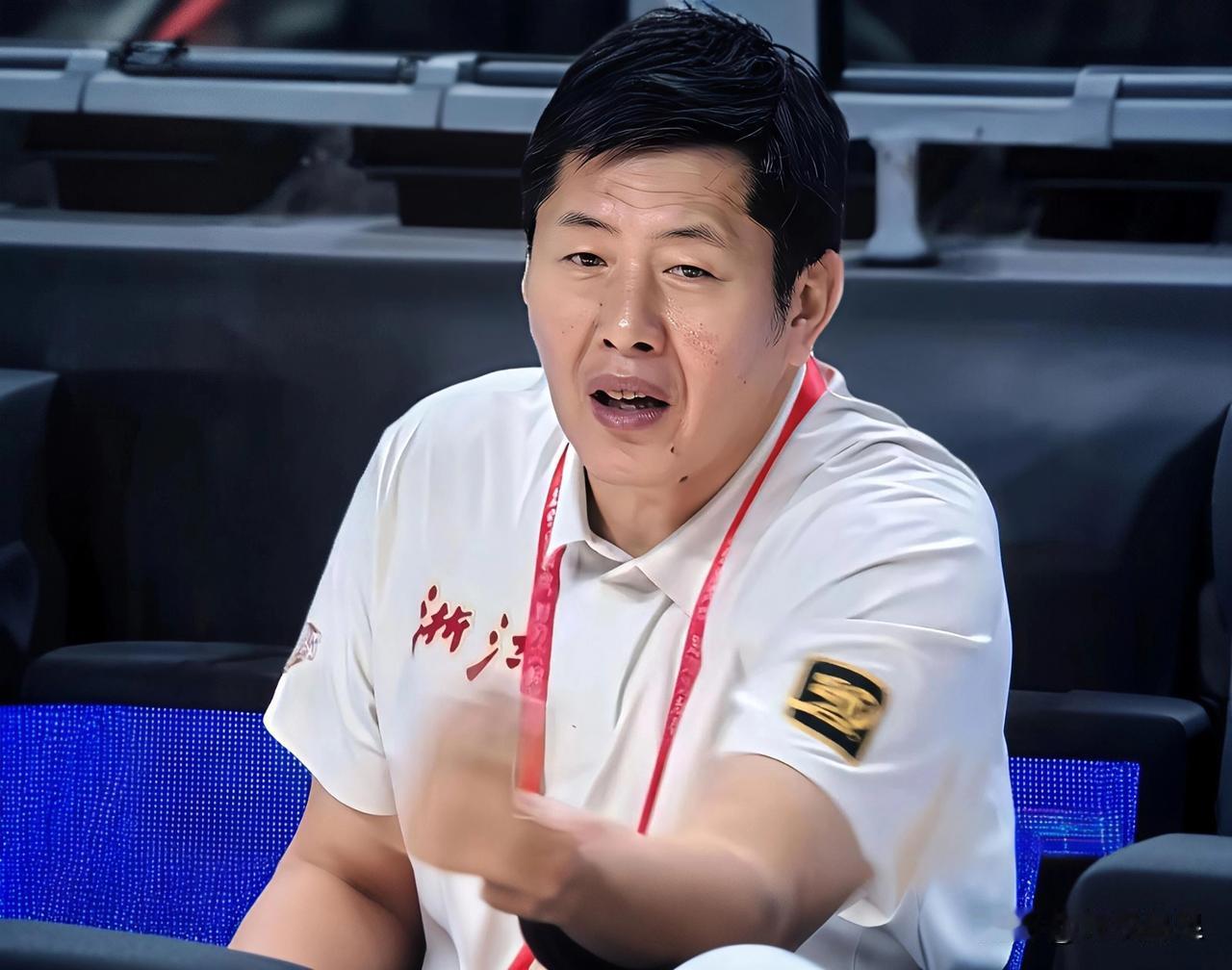 丁伟扮猪吃老虎，小组赛战略性放弃，以65-93惨败给广东全运男篮，也给了半决赛对