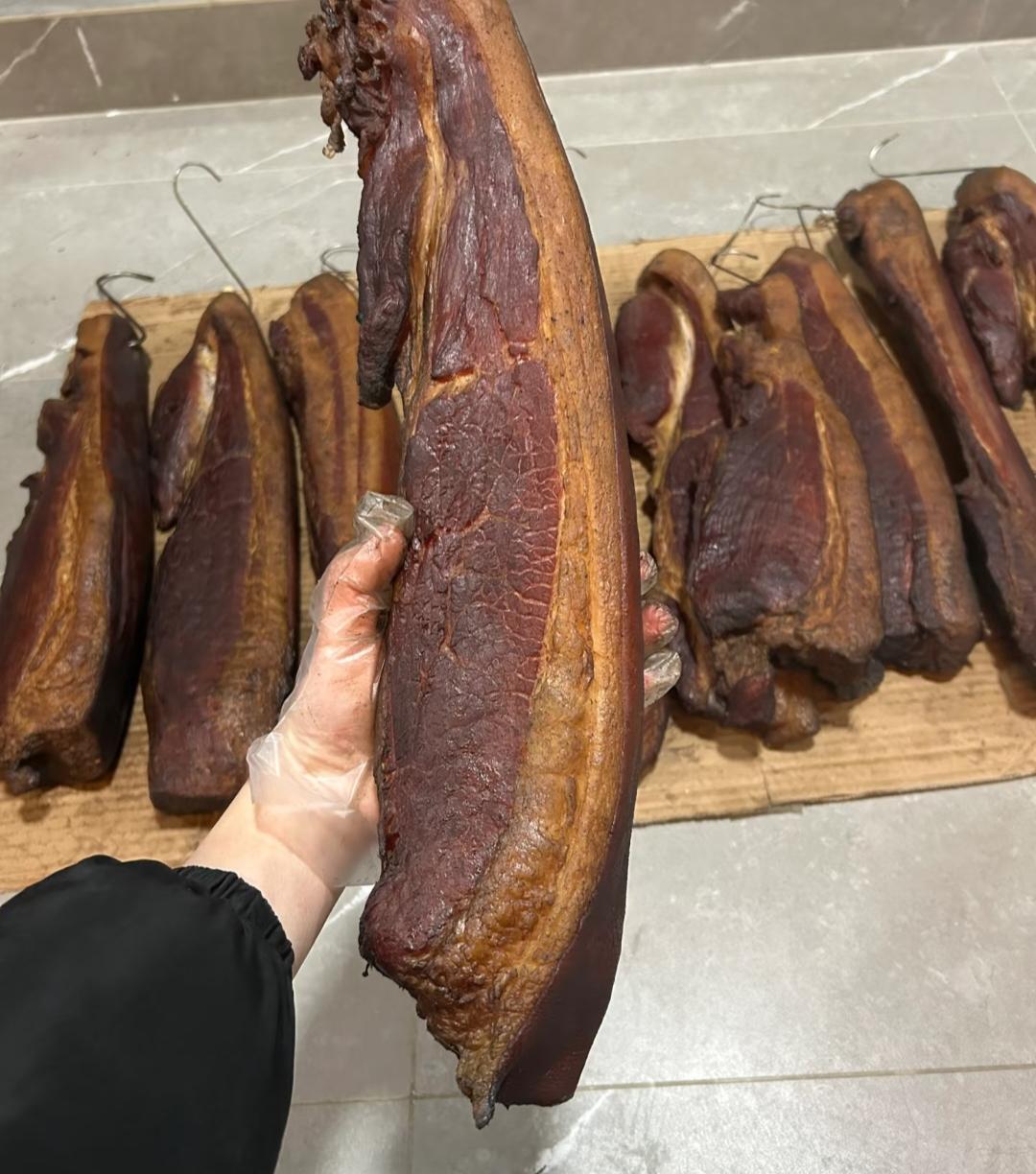 刚和老公吵完，我越想越生气！今天上午收到70岁老爸从贵州寄来的一大箱腊肉，老