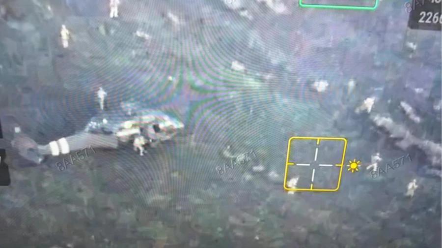 乌克兰再辟谣。今天，一段黑鹰直升机投送兵力的视频在网络空间流传，视频来源于俄