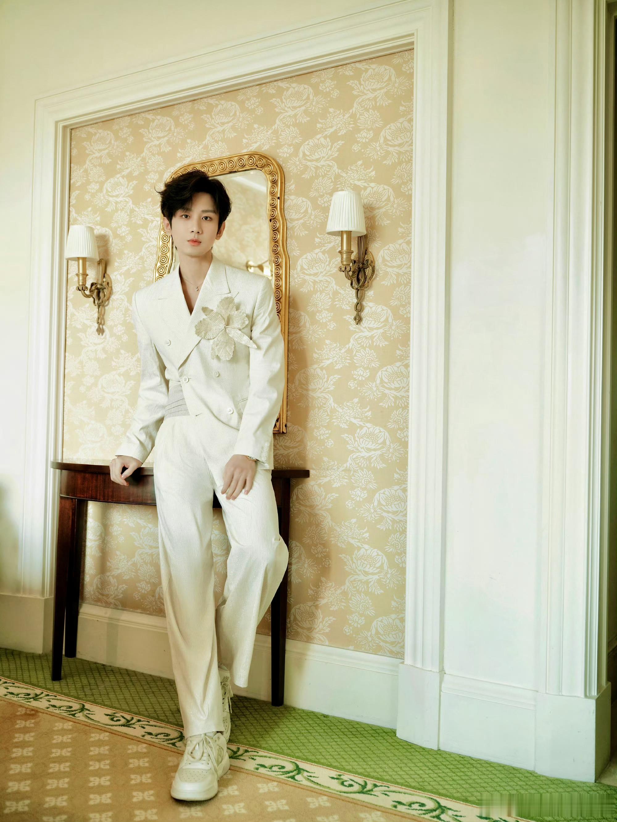 成毅两京十五日cy成毅朱瞻基虽未成相见，你也不识我，但你仍是我平淡人生中的一圈涟